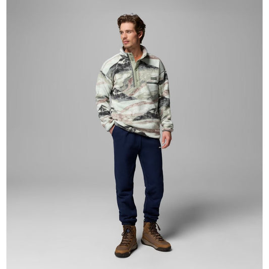 Model wearing Columbia Sportswear Men's Oakwind Jogger in 464CollegiaNavy against a gray background.