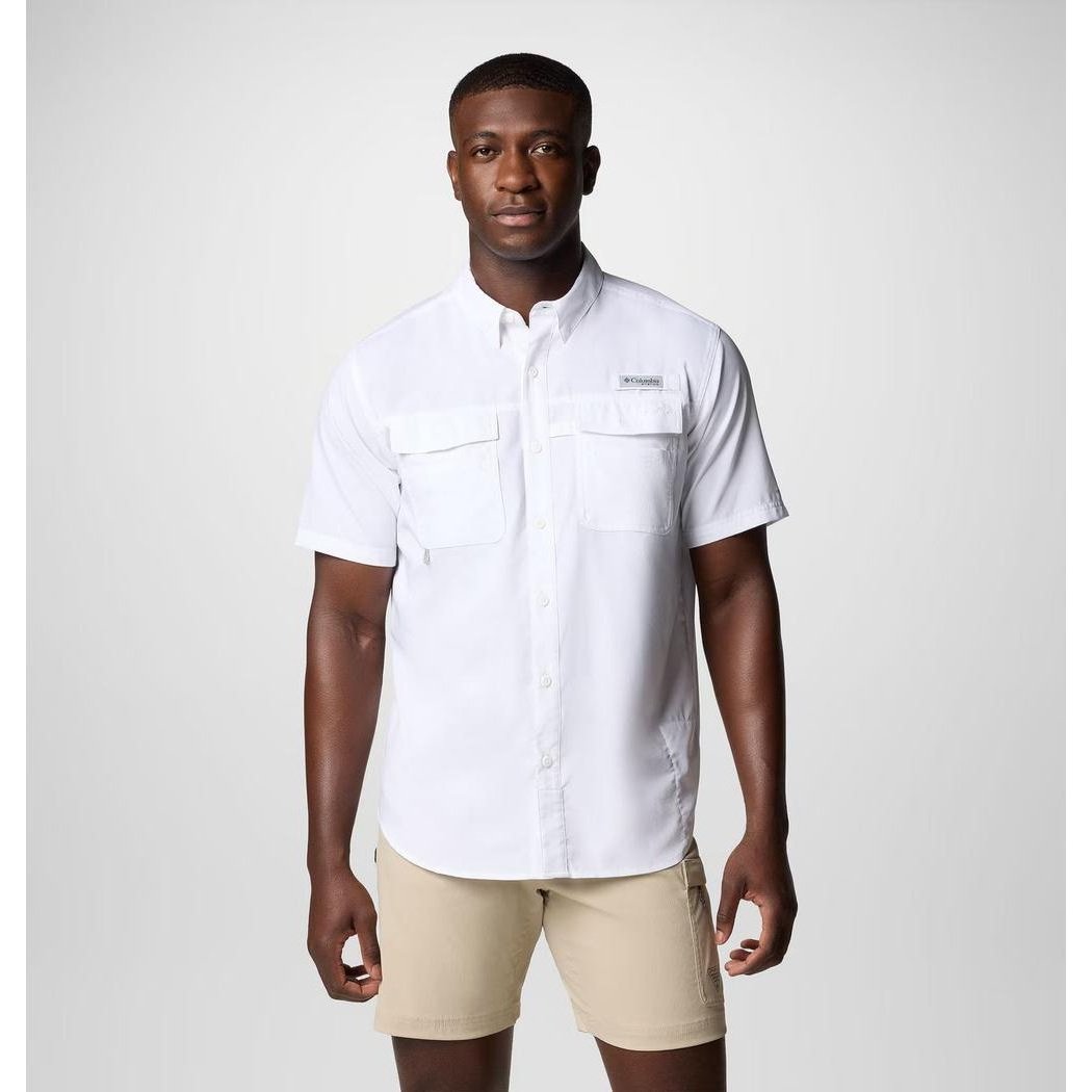 A front view of the Columbia Sportswear Men's Blood and Guts V Short Sleeve Shirt in White on a model wearing khaki shorts against a plain background.