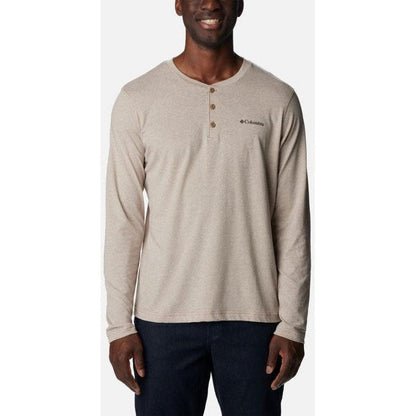 A front view of the Columbia Sportswear Men's Thisltetown Hills Henley in Delta Heather on a model against a white background.