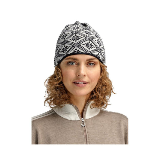 A model wears the Dale Of Norway Christiania Hat-SAMPLE in BlackOffWhite with a white background.