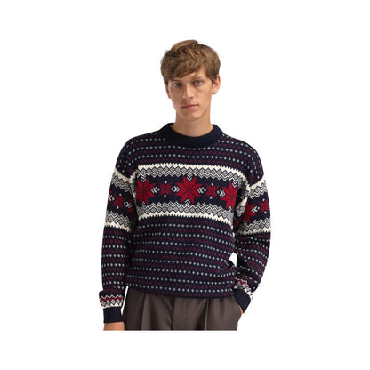 A front view of the Dale Of Norway Egersund Masc. Sweater-SAMPLE in MarineOffWhite on a model against a white background.