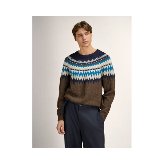 Front view of the Dale Of Norway Losna Masc. Sweater-SAMPLE in BirchVanCoffee with a patterned yoke, model wearing it against a plain background.