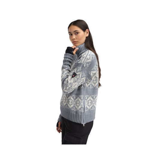 Side view of the Dale Of Norway Roset Fem. Wind Proof Sweater-SAMPLE in MidBlueOffWhite on a model against a white background.