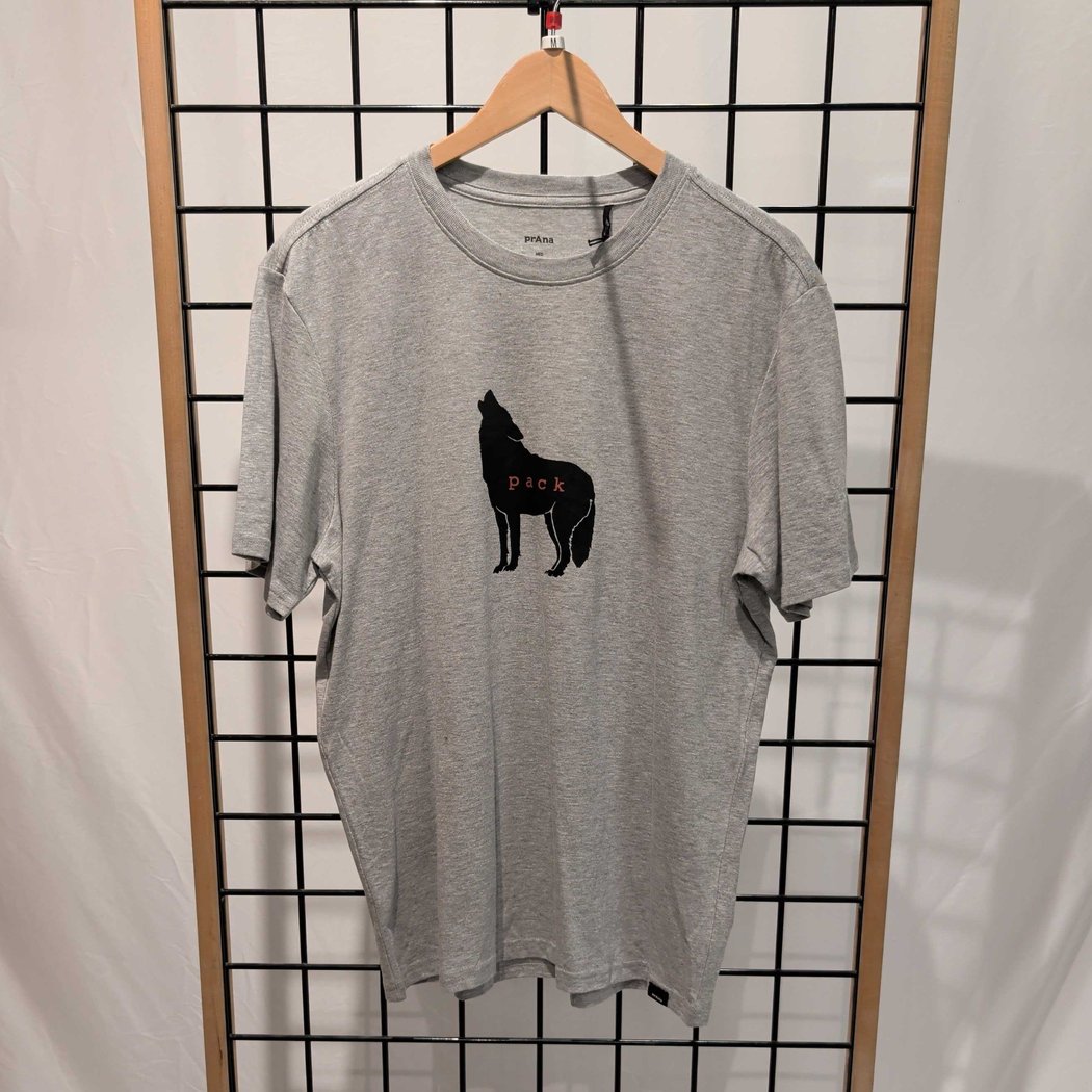 Heather Grey Prana Mens Wolf Pack Journeyman SS Tee-SAMPLE hangs on a wooden hanger against a grid background.